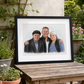 Buntstift Familienportrait im schwarzen Rahmen - Portrait vom Foto zeichnen lassen